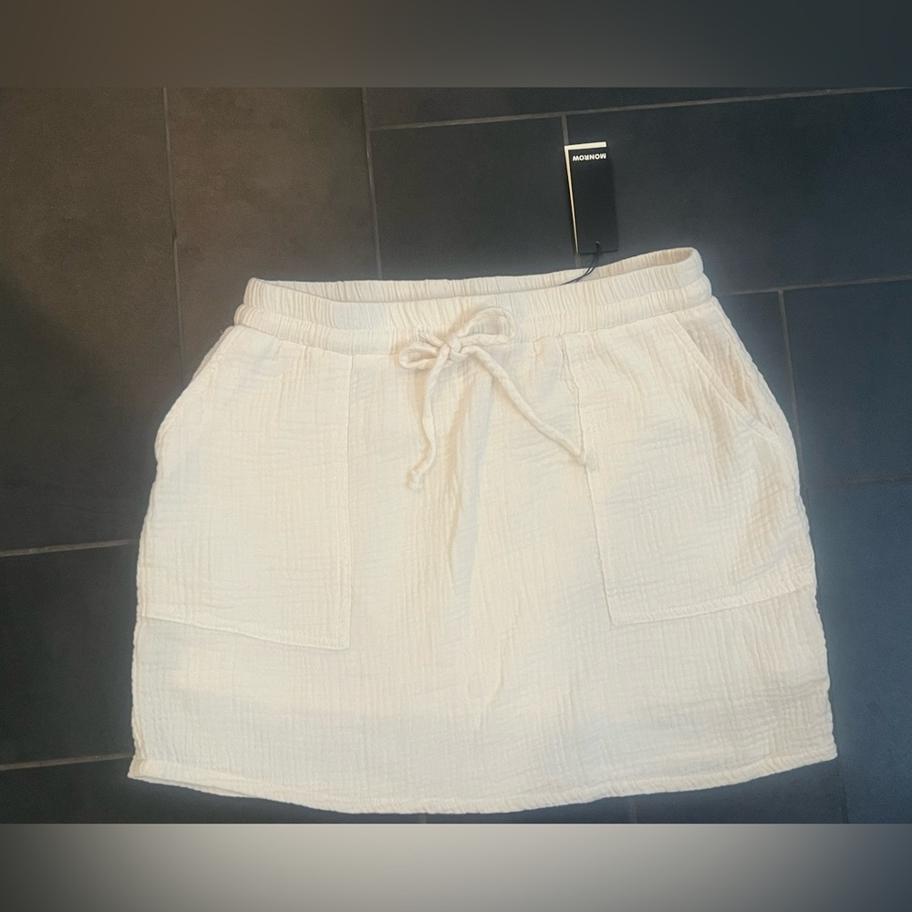 Monrow Gauzy Cotton Mini Skirt, Lined, Cream. NWT, Small. Pockets. No flaws.